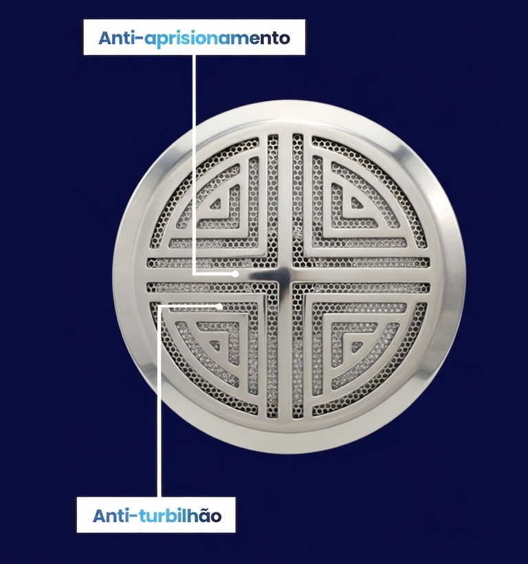 Ralo de fundo redondo em inox para piscina com sistema anti-turbilhão e anti-aprisionamento, grelha em aço inox com design geométrico para segurança e eficiência na drenagem da água.